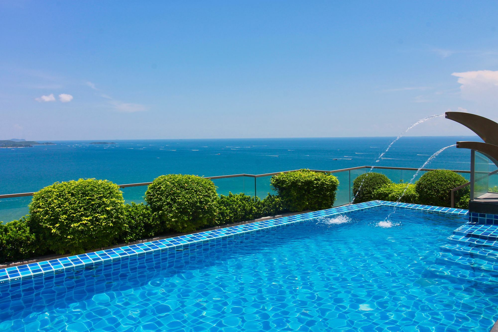 The Peak Towers Pattaya Apartment Ngoại thất bức ảnh