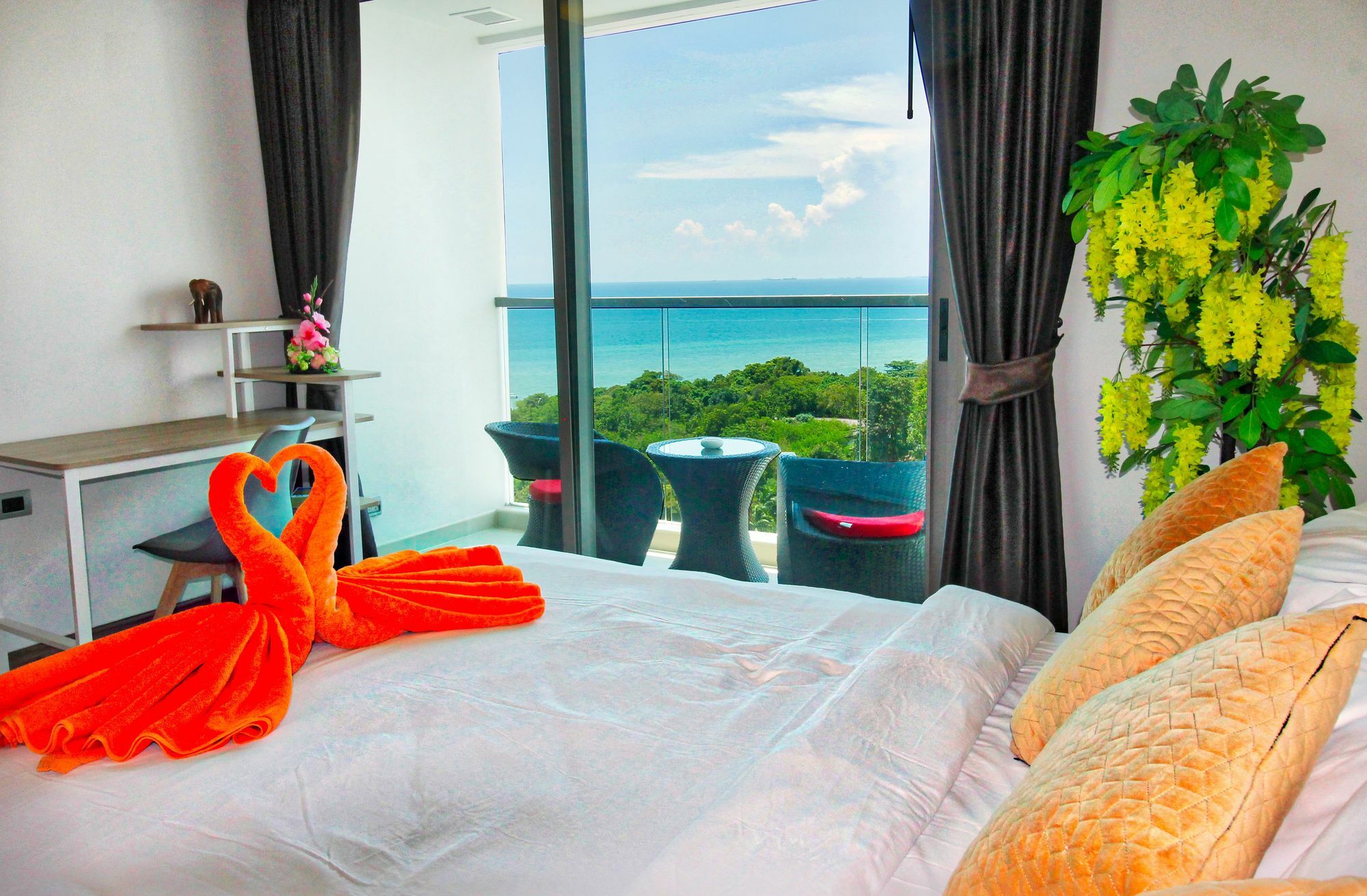 The Peak Towers Pattaya Apartment Ngoại thất bức ảnh